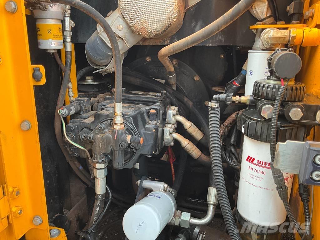 JCB JS 130 LC Escavadoras de rastos