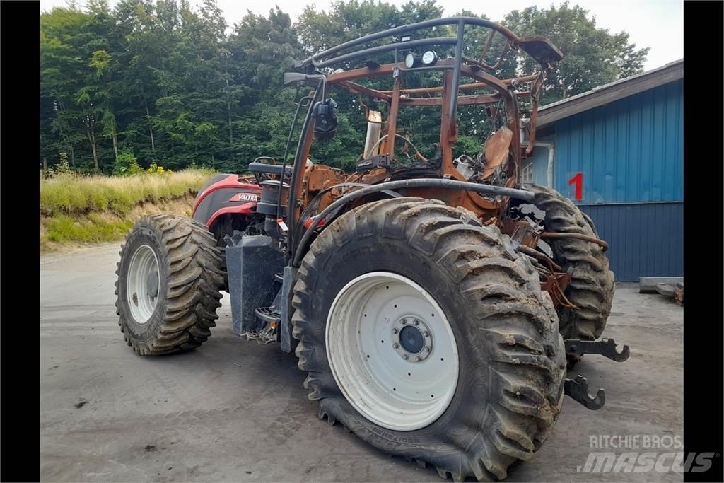 Valtra T254 Tratores Agrícolas usados