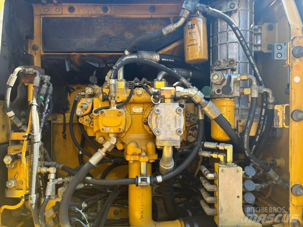 CAT 323 D L Escavadoras de rastos