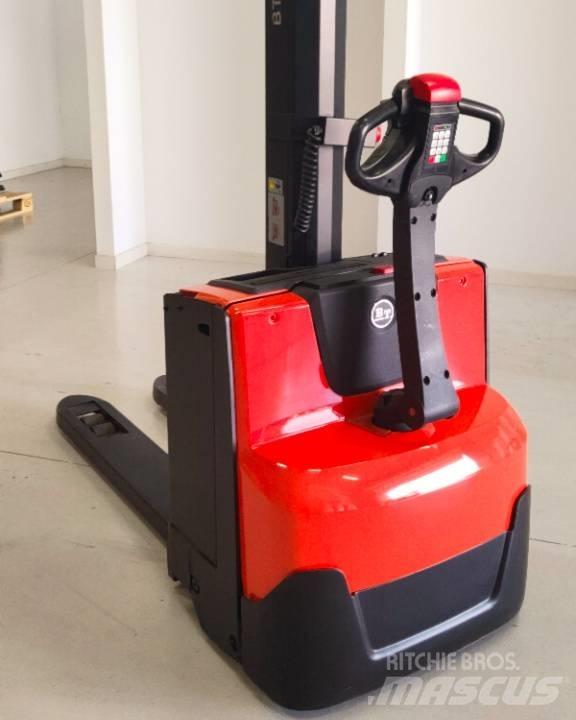 BT SWE 080 L Empilhador para operador externo
