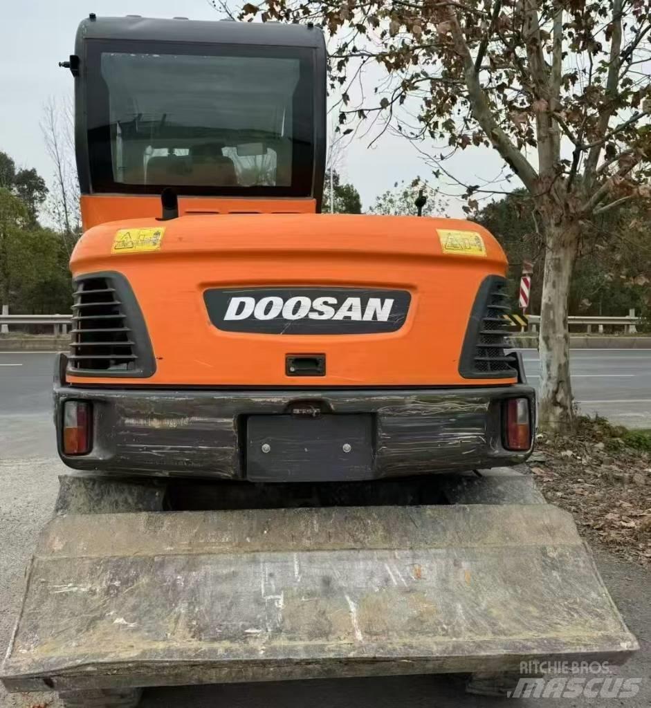 Doosan DX 60 Escavadoras de rodas