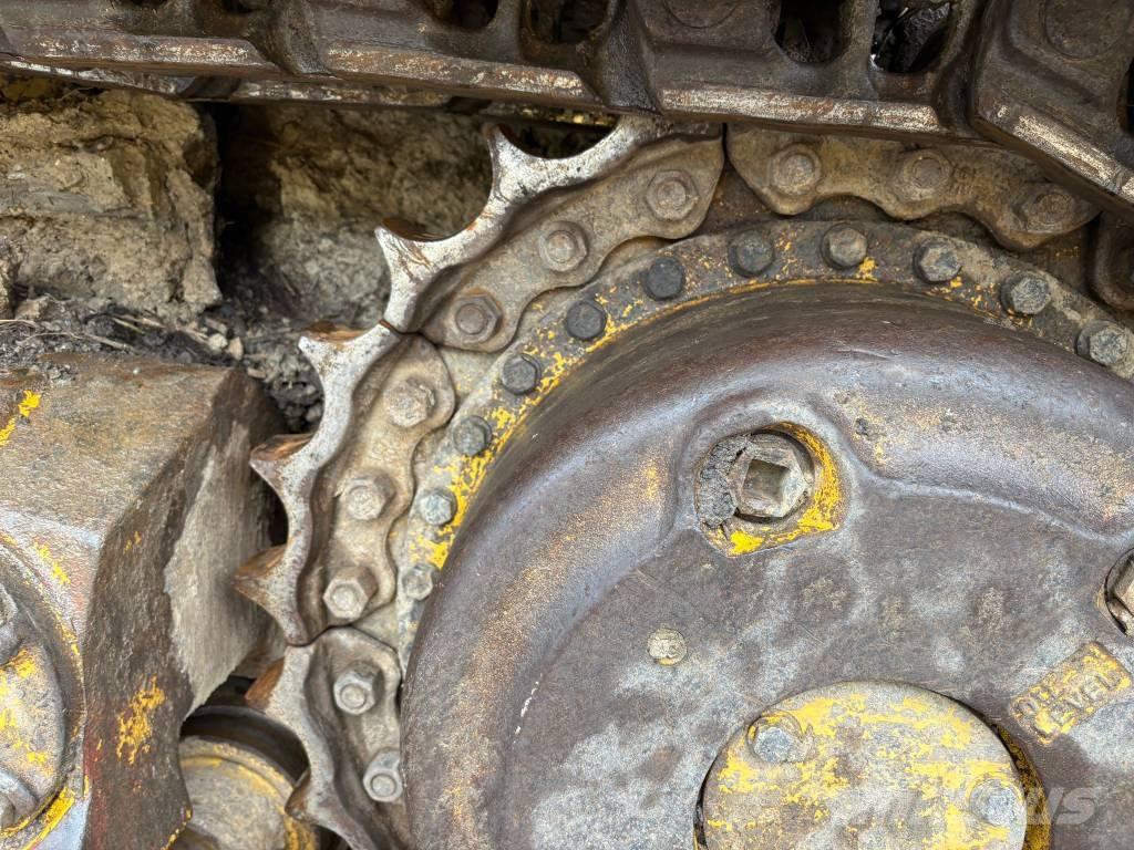 Komatsu D65PX-18 Dozers - Tratores rastos