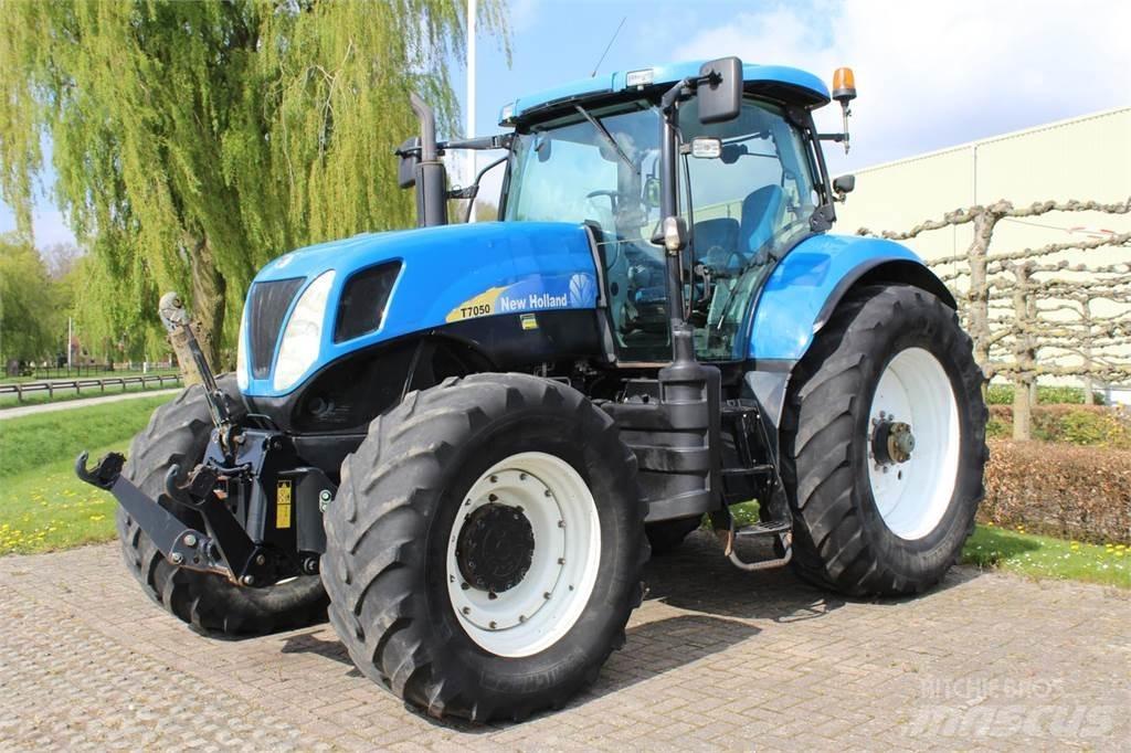 New Holland T7050 Tratores Agrícolas usados