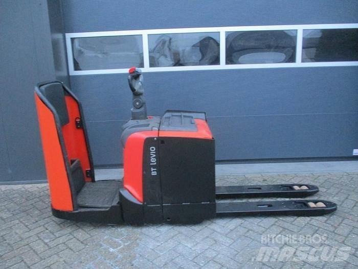 Toyota LPE 250 Porta-paletes com plataforma
