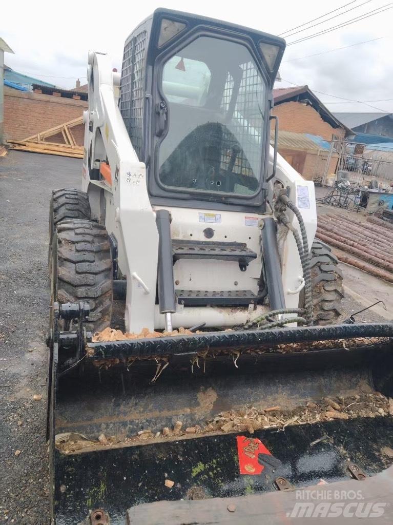 Bobcat S 300 Carregadoras de direcção deslizante