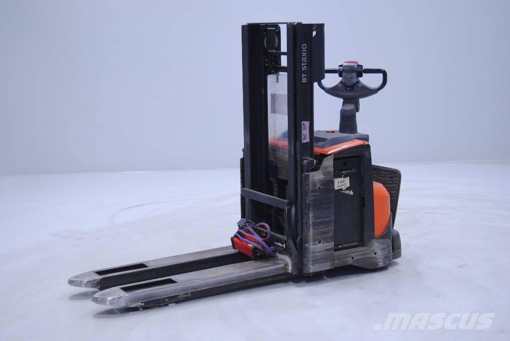 Toyota SWE200D Empilhador para operador externo