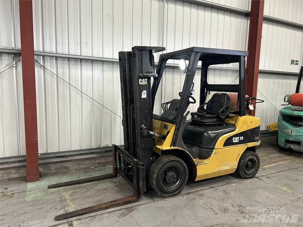 CAT GP25NT Empilhadores a gás