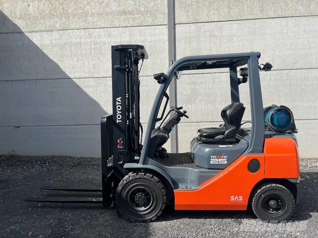 Toyota 02-8 FGF 25 Empilhadores a gás