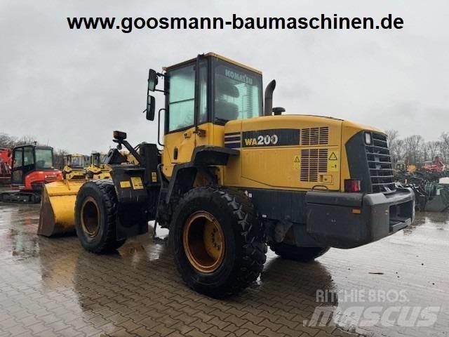 Komatsu WA 200 Pás carregadoras de rodas