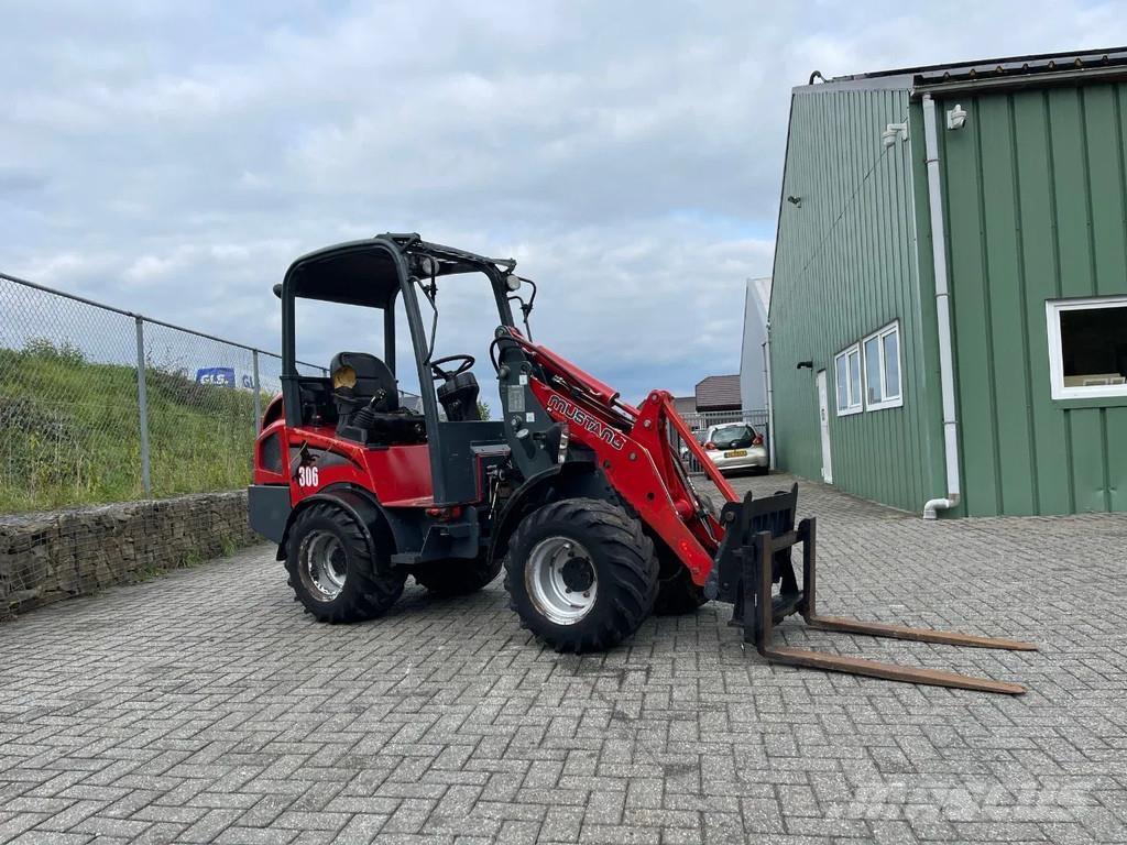Mustang AL306 Dozers Tratores rodas