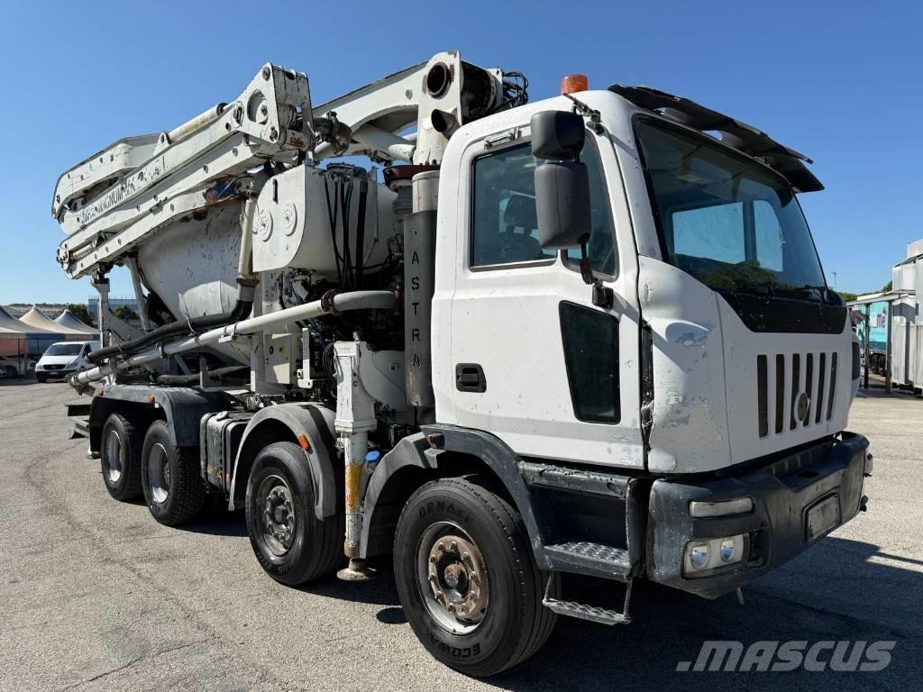 Astra Betonpompa Camiões de betão