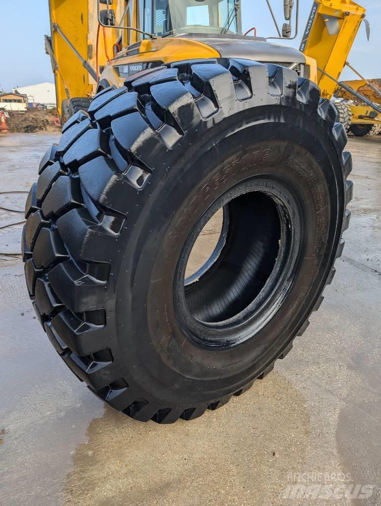 Bridgestone VLTS Pneus, Rodas e Jantes