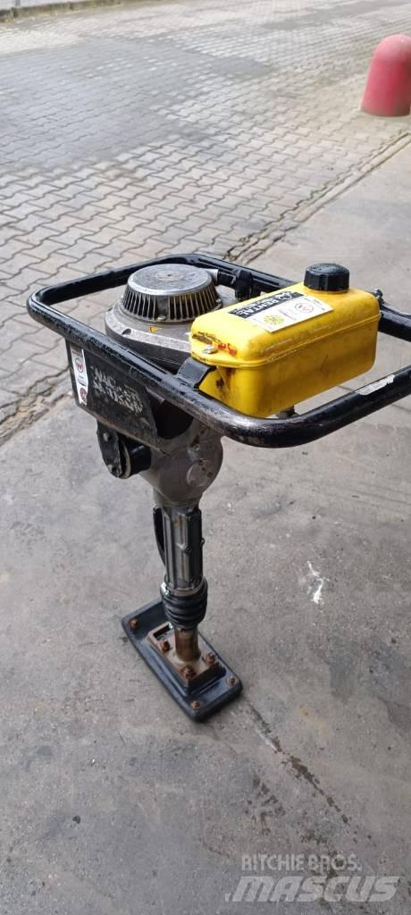 Wacker Neuson BS30 Saltitões