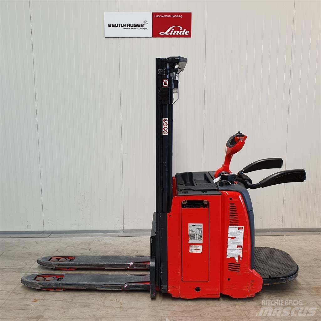 Linde D12AP Empilhador para operador externo