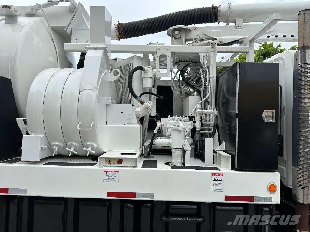 International 7400 Combi / vacuum trucks
