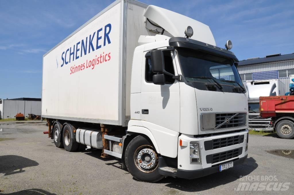 Volvo FH440 6X2 Camiões de caixa fechada