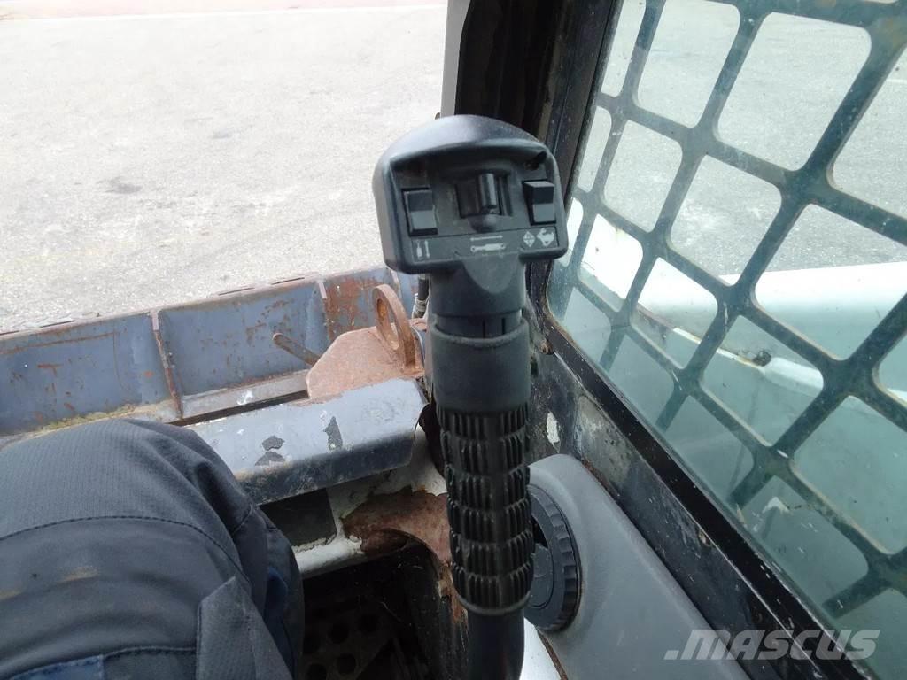 Bobcat 873 Carregadoras de direcção deslizante