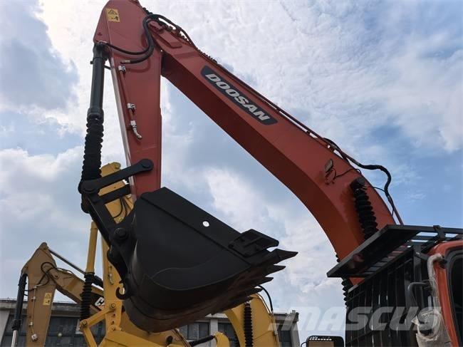 Doosan DX 225 LC Escavadoras de rastos