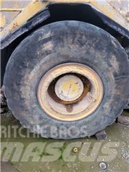 Volvo A25 Pneus, Rodas e Jantes