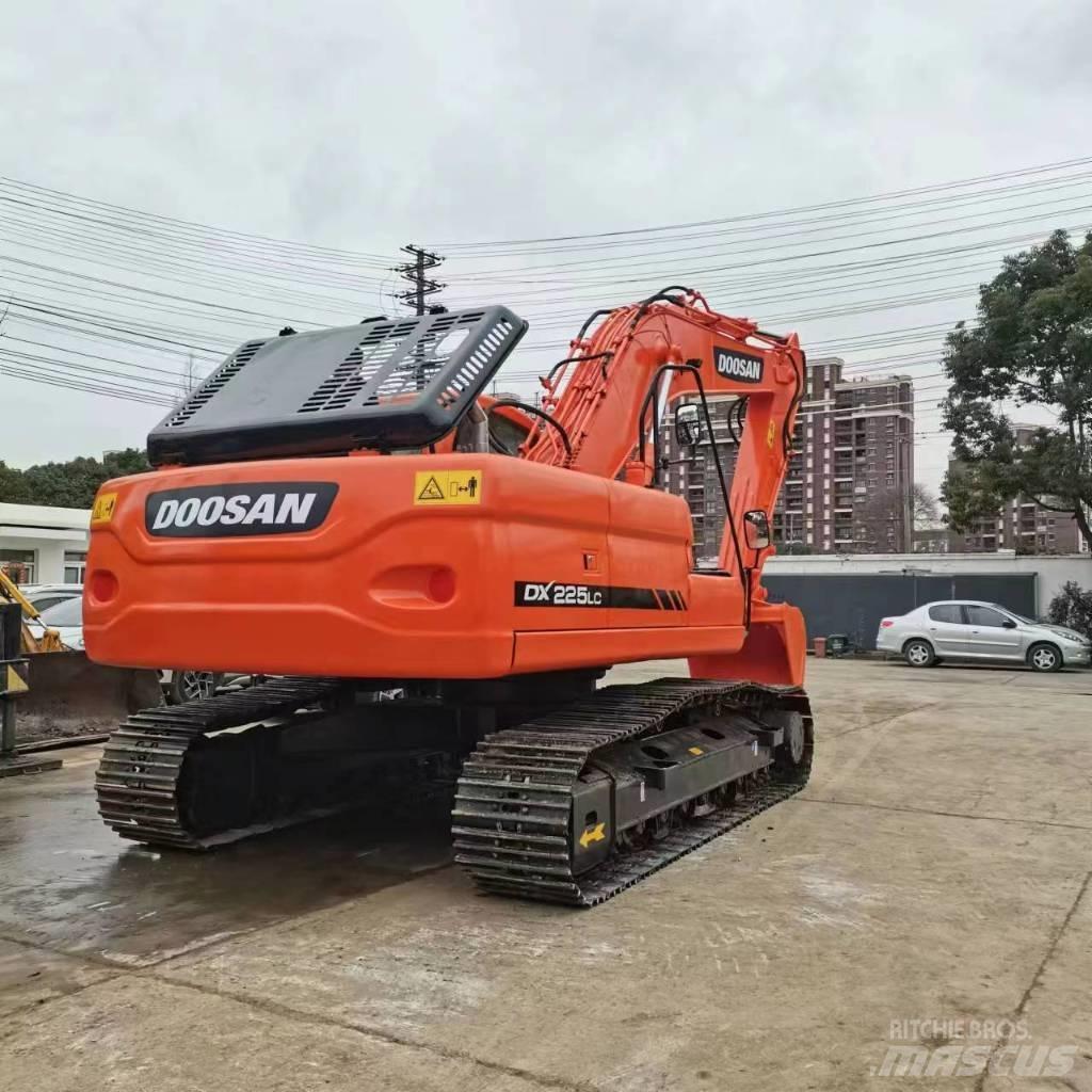 Doosan DX 225 LC Escavadoras de rastos