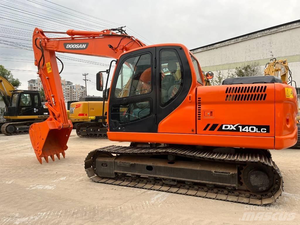 Doosan DX 225 LC Escavadoras de rastos