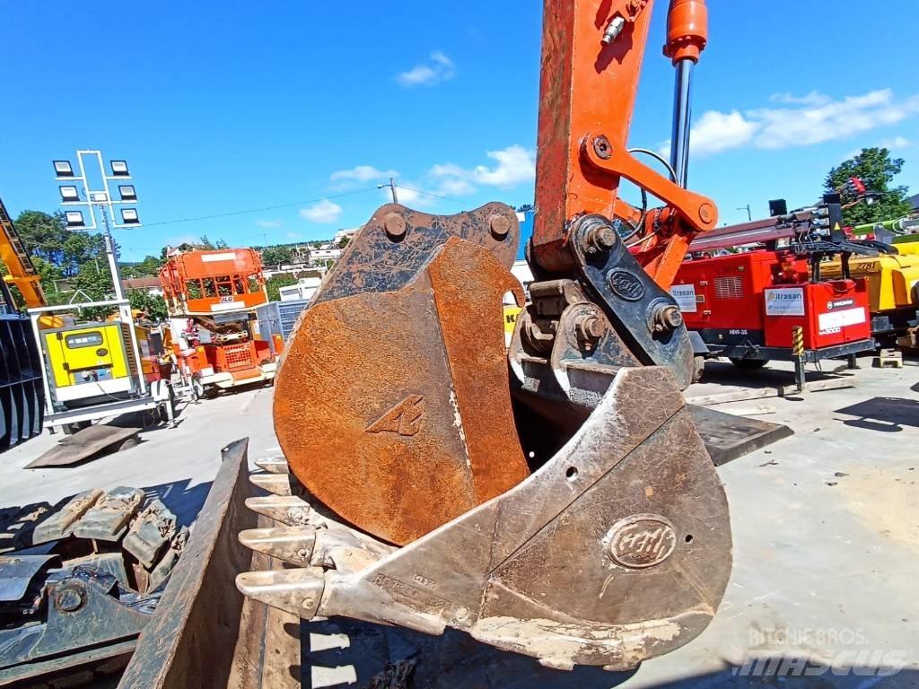 Hitachi ZX 135 US-6 Escavadoras de rastos