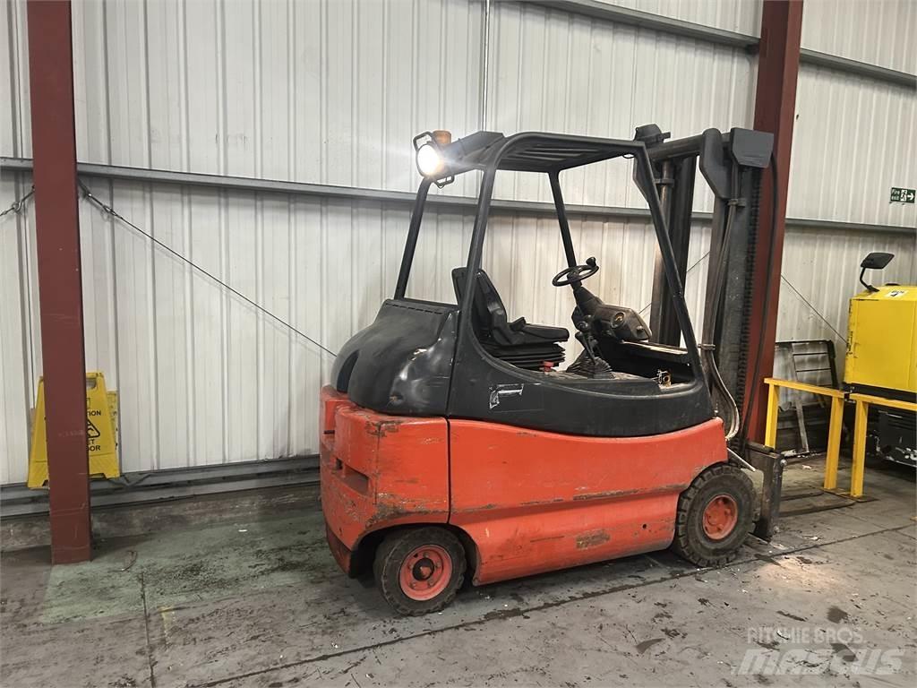 Linde E30-02 Empilhadores eléctricos