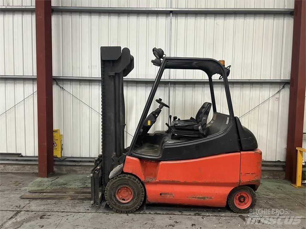 Linde E30-02 Empilhadores eléctricos