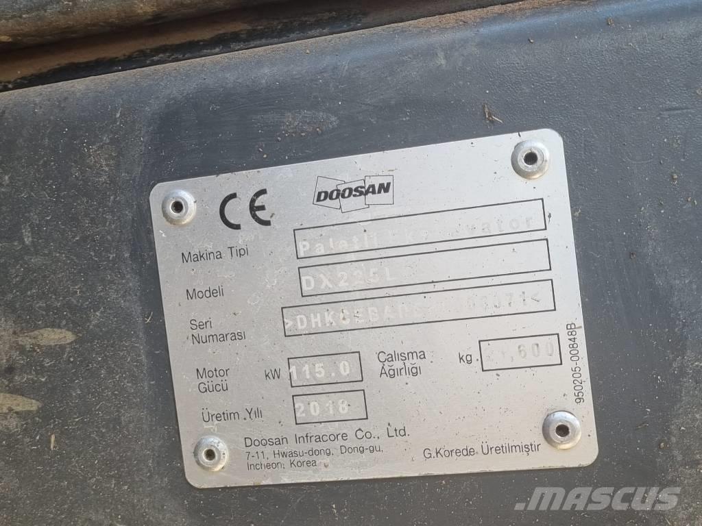 Doosan DX 225 Escavadoras de rastos