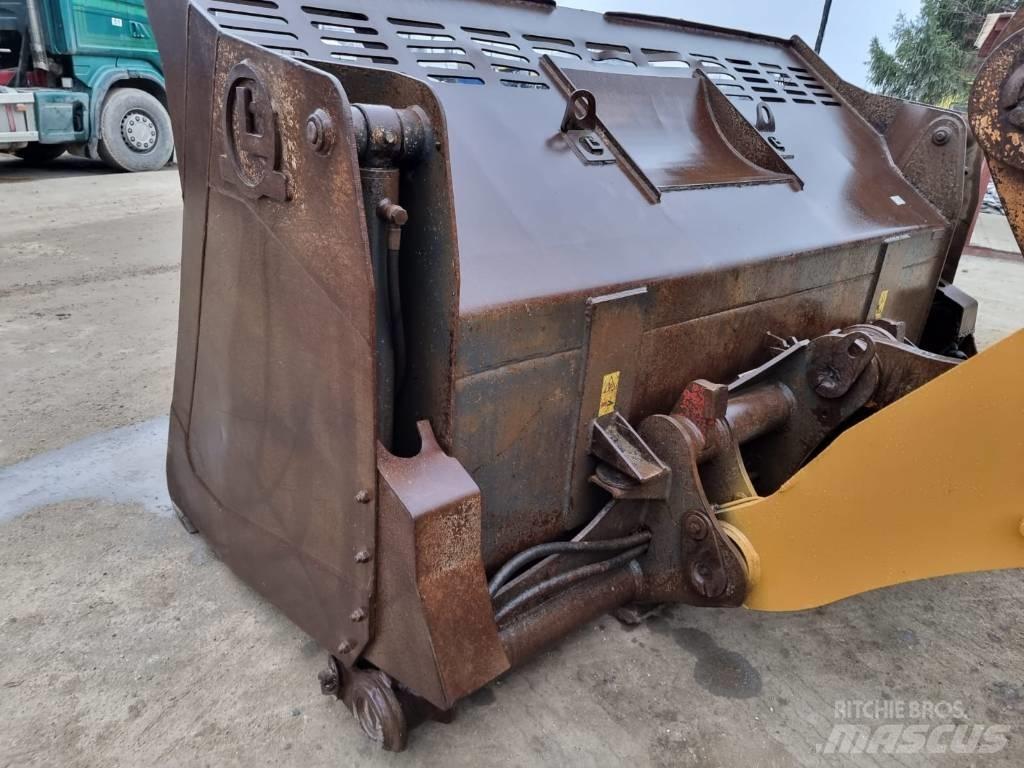 CASE 821 F Pás carregadoras de rodas