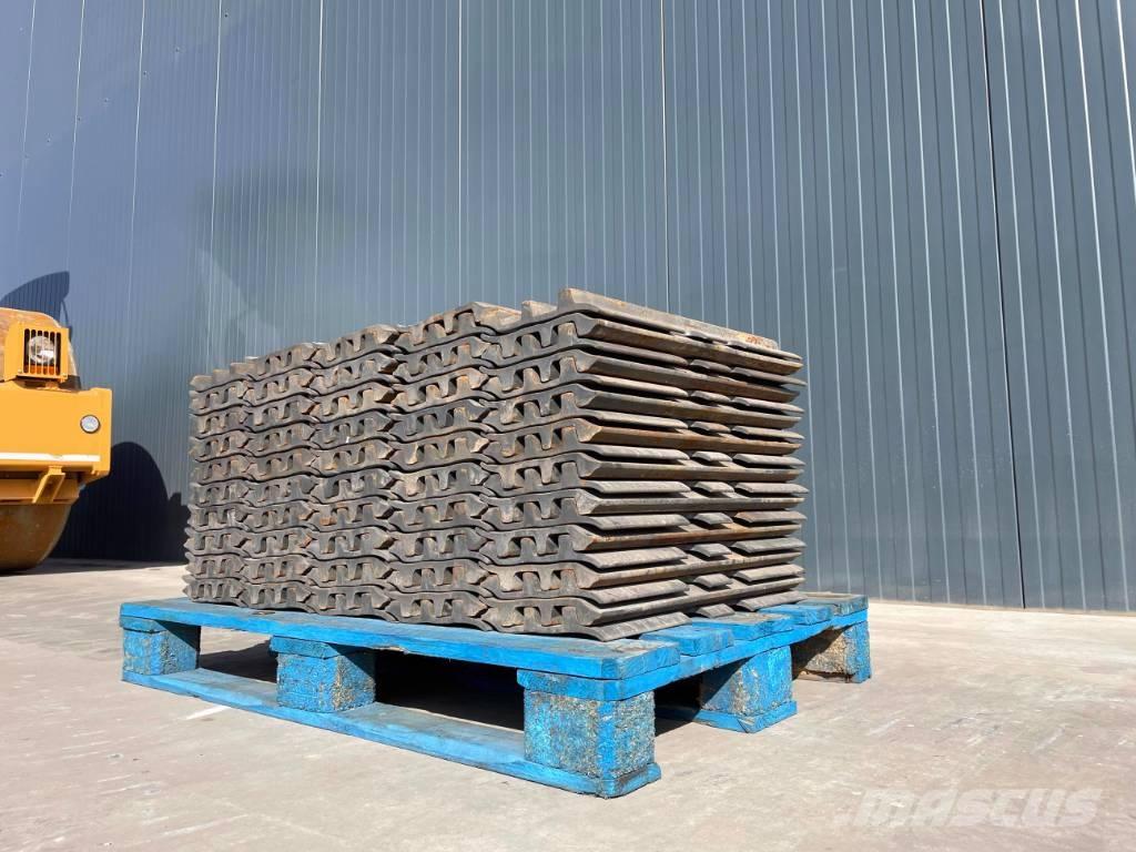 JCB JS240 Rastos, correntes e material rodante