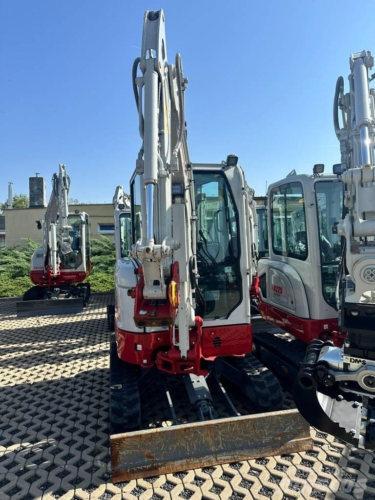 Takeuchi TB325R V1 Mini Escavadoras <7t