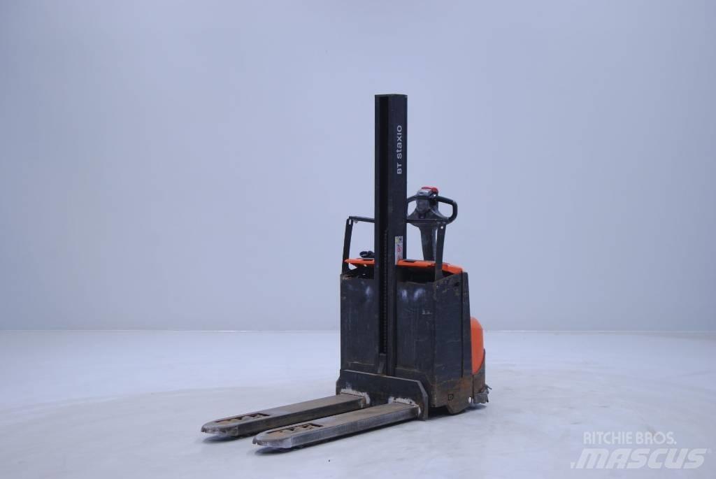 Toyota SWE080L Empilhador para operador externo
