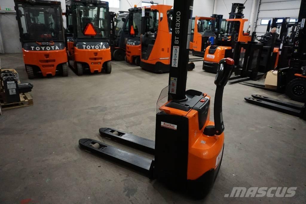 Toyota SWE080L Empilhador para operador externo