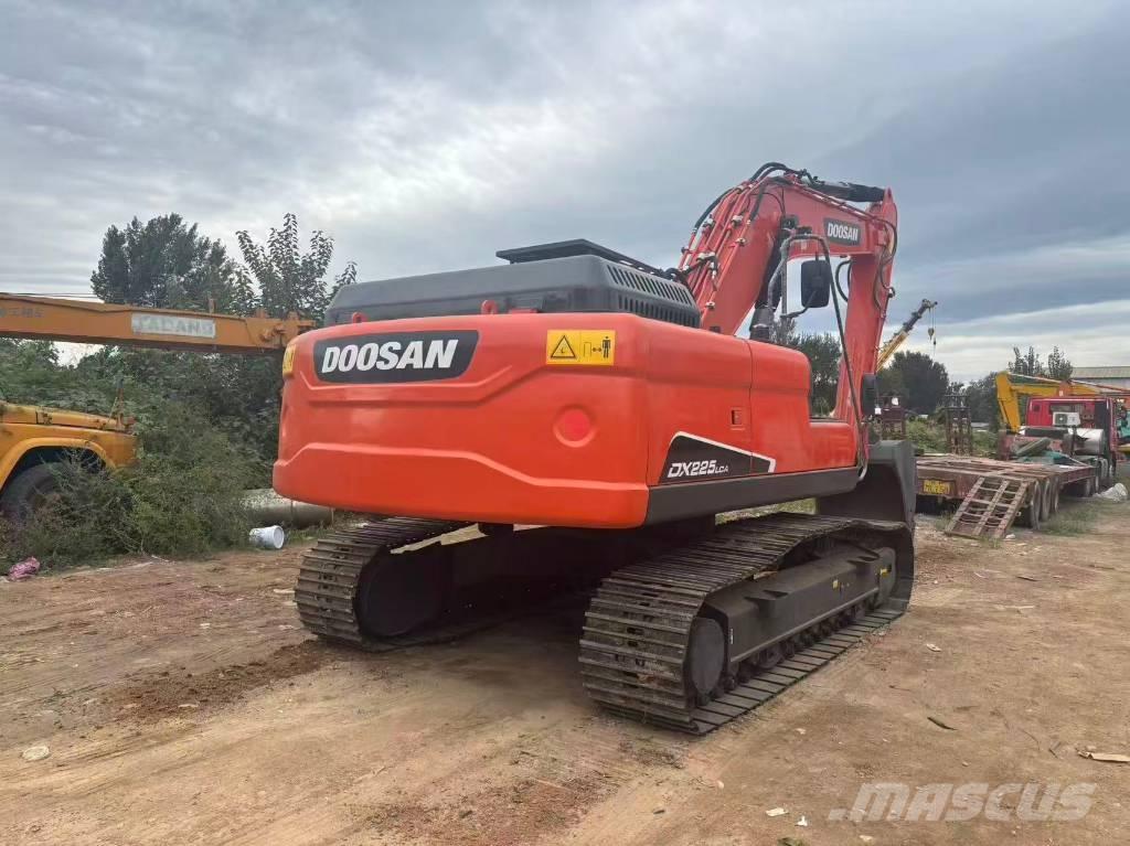 Doosan DX 225 Crawler excavators