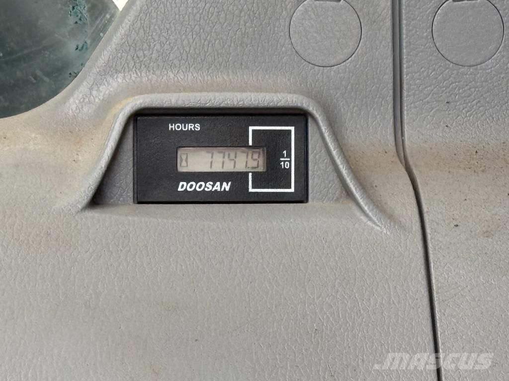 Doosan DX 225 LC-5 Escavadoras de rastos