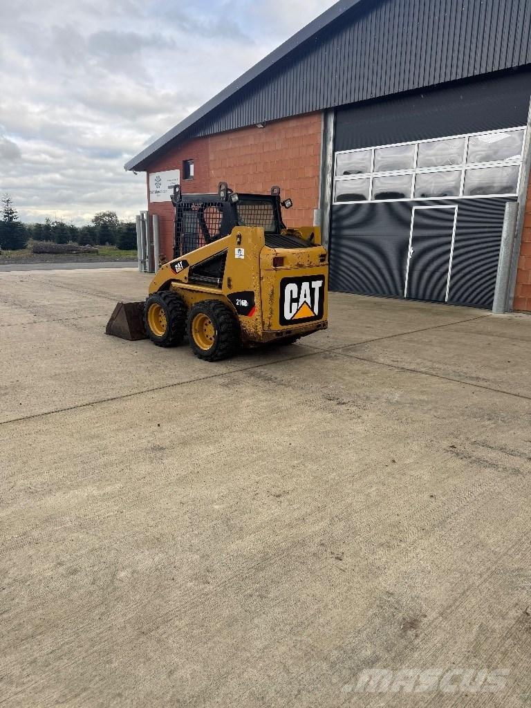 CAT 216 B 3 Carregadoras de direcção deslizante