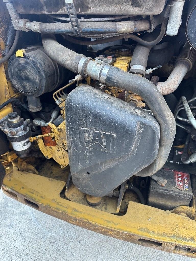 CAT 216 B 3 Carregadoras de direcção deslizante