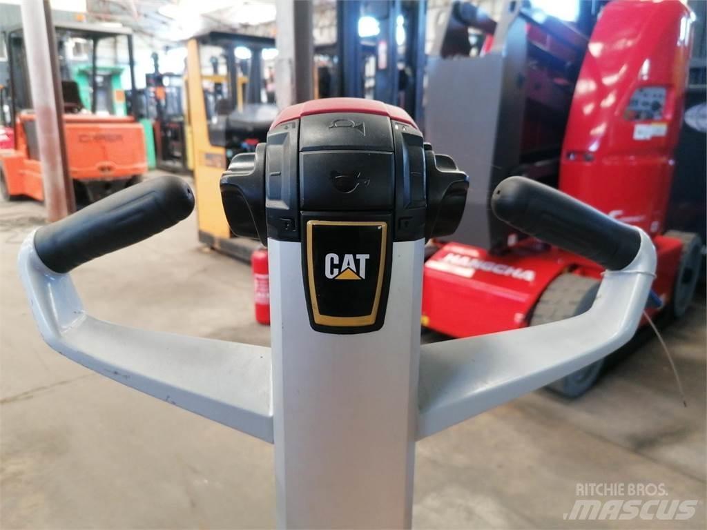 CAT NPP20N2 Empilhador para operador externo