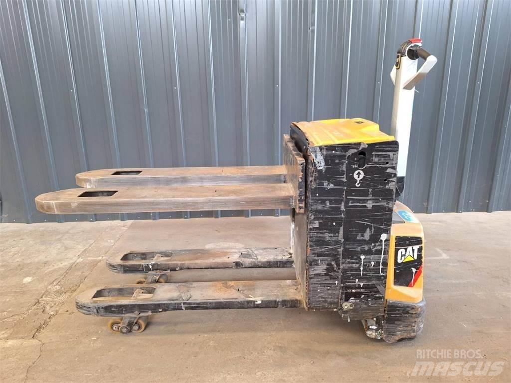 CAT NPP20N2E Empilhador para operador externo