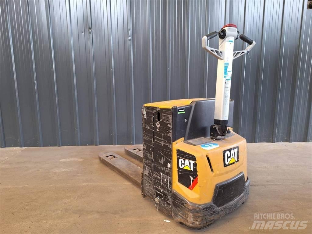 CAT NPP20N2E Empilhador para operador externo
