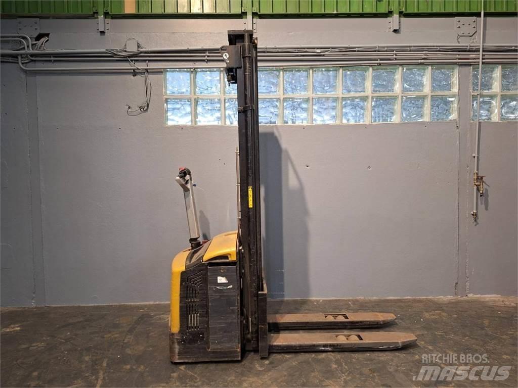 CAT NSP16N Empilhador para operador externo