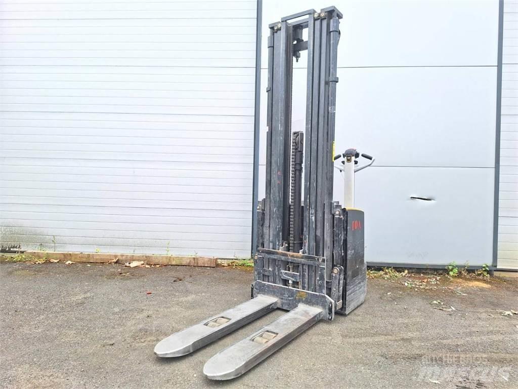 CAT NSP16N2 Empilhador para operador externo