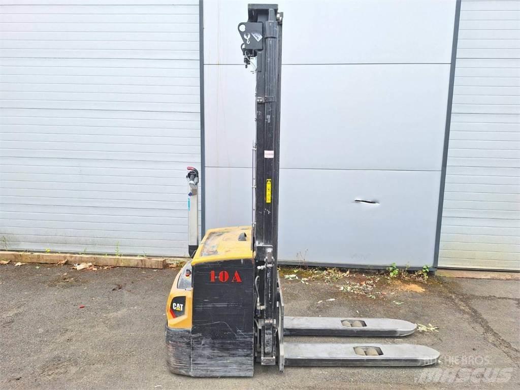 CAT NSP16N2 Empilhador para operador externo