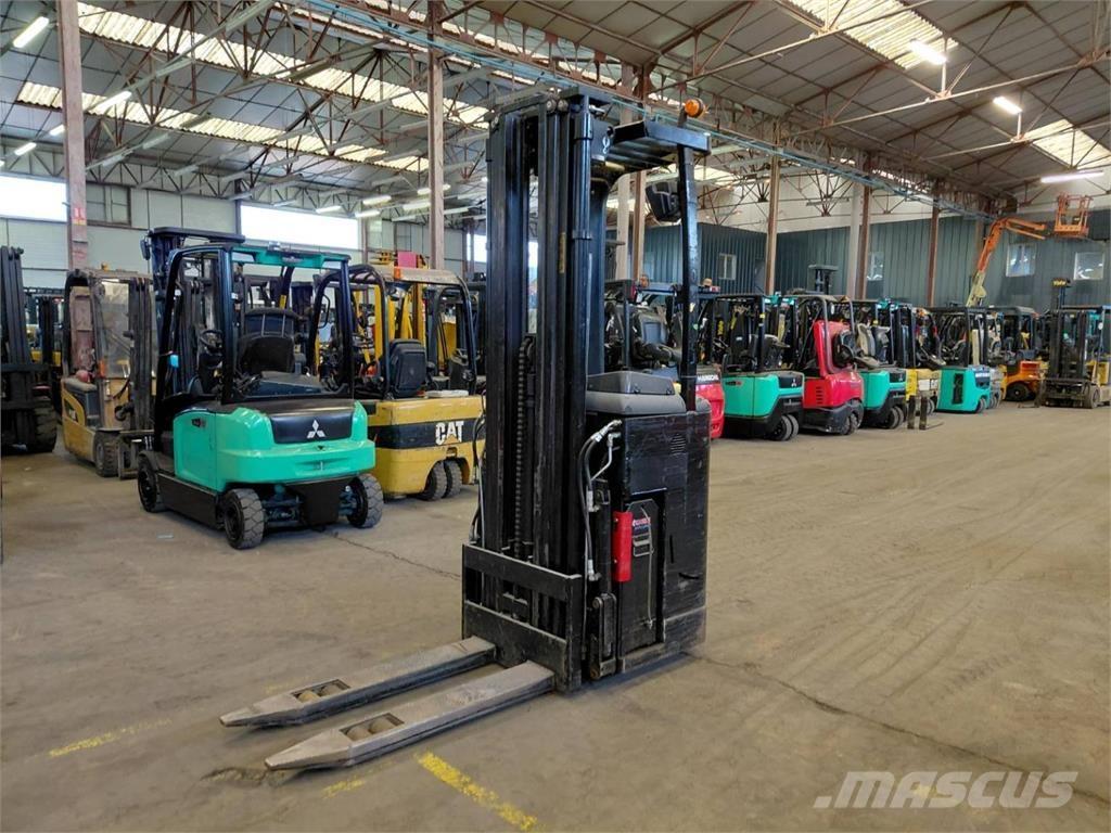 CAT NSR16N Self propelled stackers