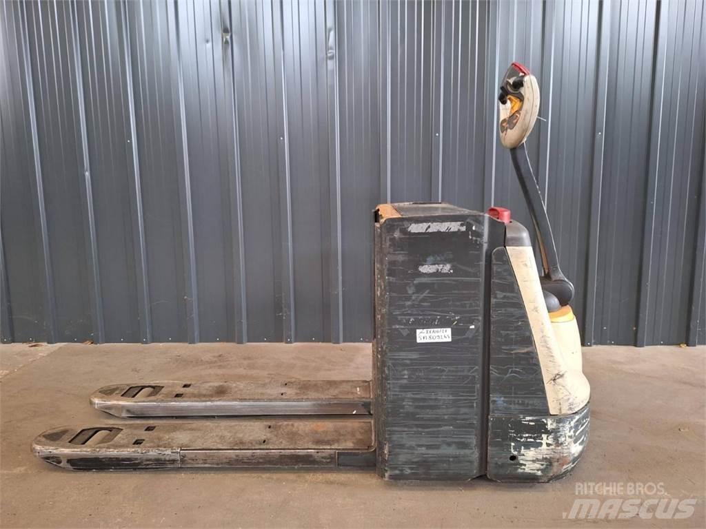 Crown WP3080 Empilhador para operador externo