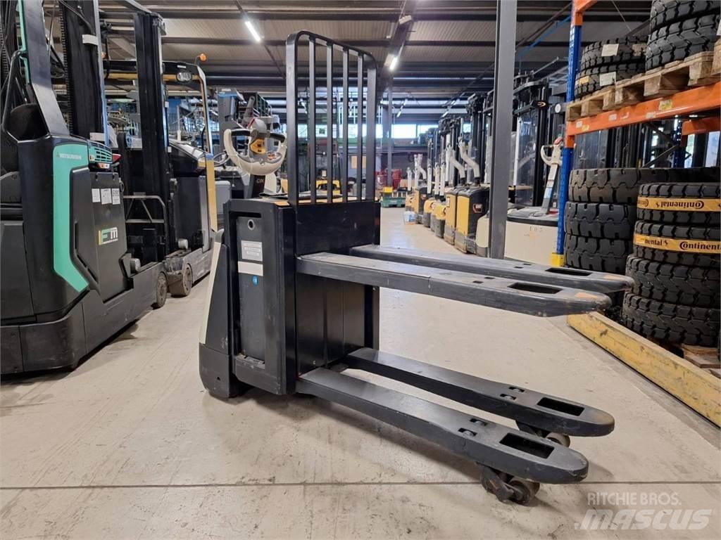 Crown WP3080 Empilhador para operador externo