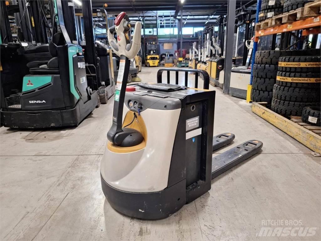 Crown WP3080 Empilhador para operador externo