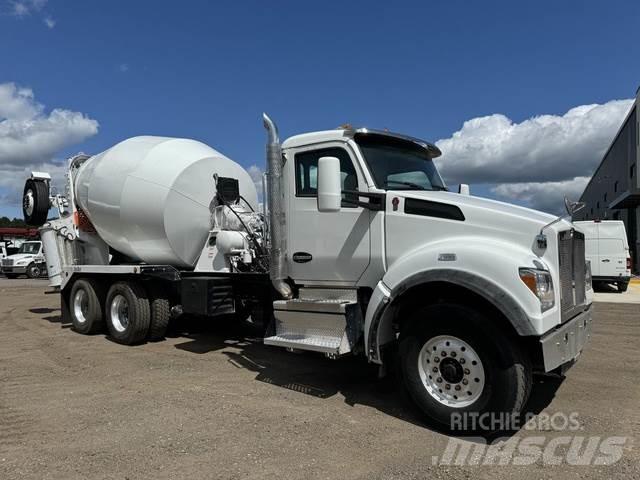 Kenworth T880 Outros