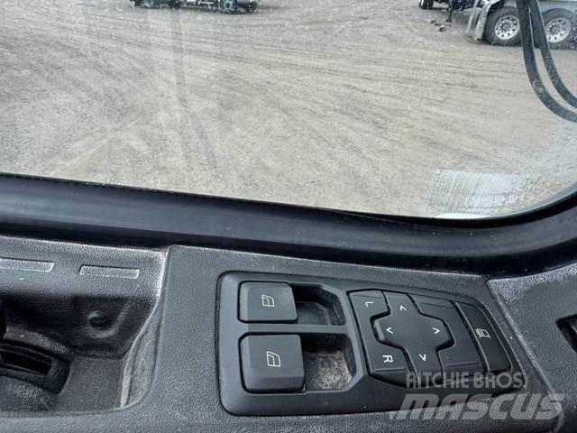 Volvo VHD Outros